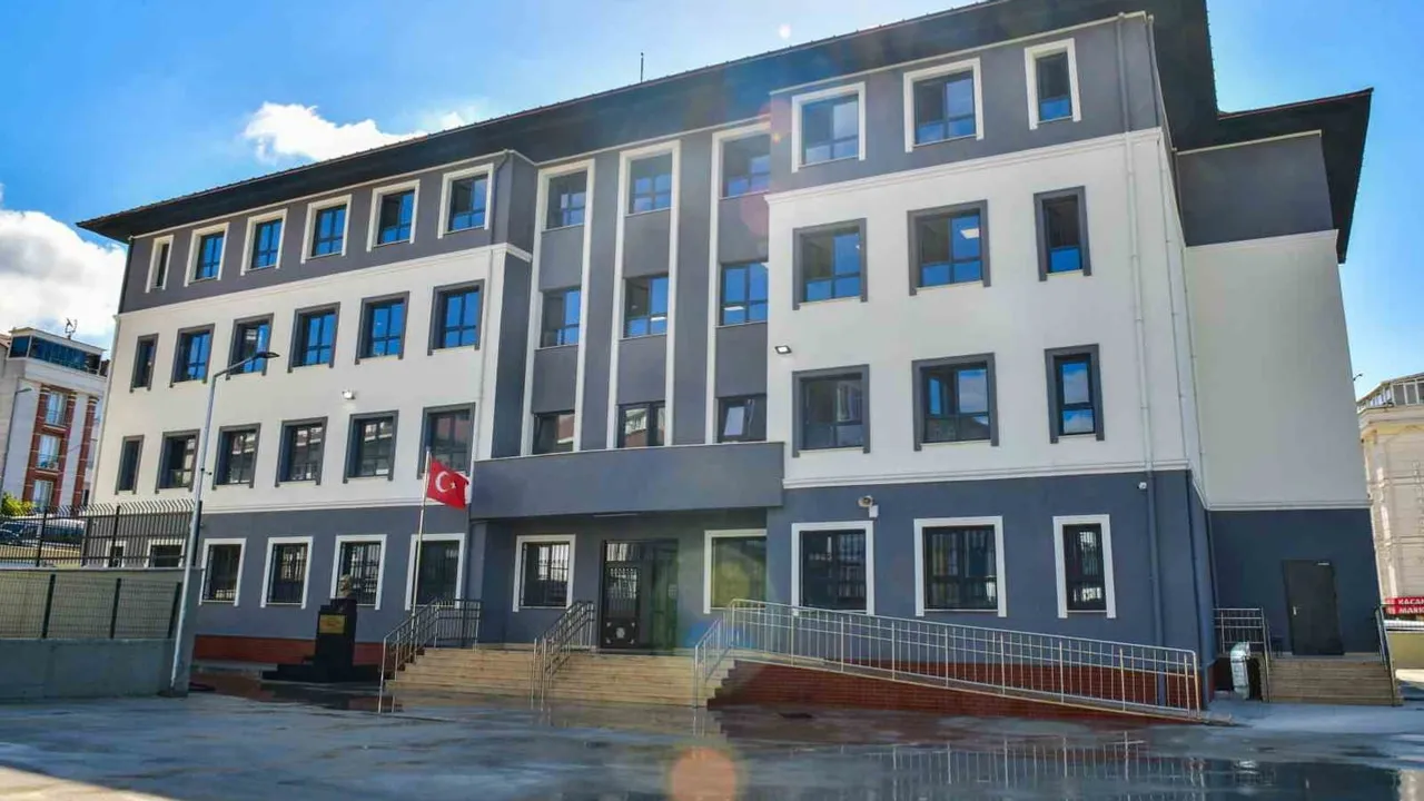 Esenyurt'ta eğitim yılına yeni görünüm: okullar, spor salonları ve kreşler tadilattan çıktı