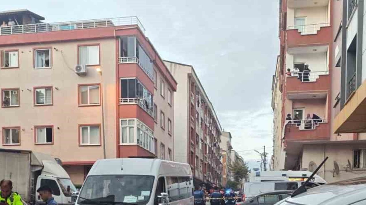 Esenyurt'ta sokağa çıkan 6 yaşındaki çocuk servis minibüsünün çarpmasıyla hayatını kaybetti