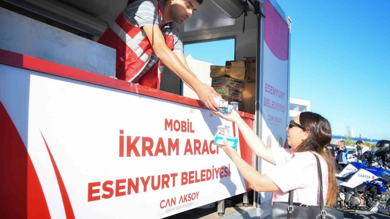 Esenyurt'tan KPSS adaylarına sınav öncesi mobil ikram desteği