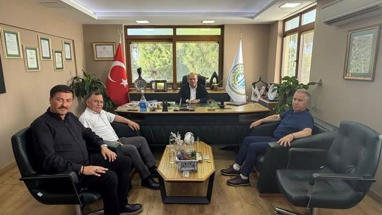 Eski başkanın tecrübesi oda gündemindeydi: Ertaş Edremit Ticaret Odası'nı ziyaret etti