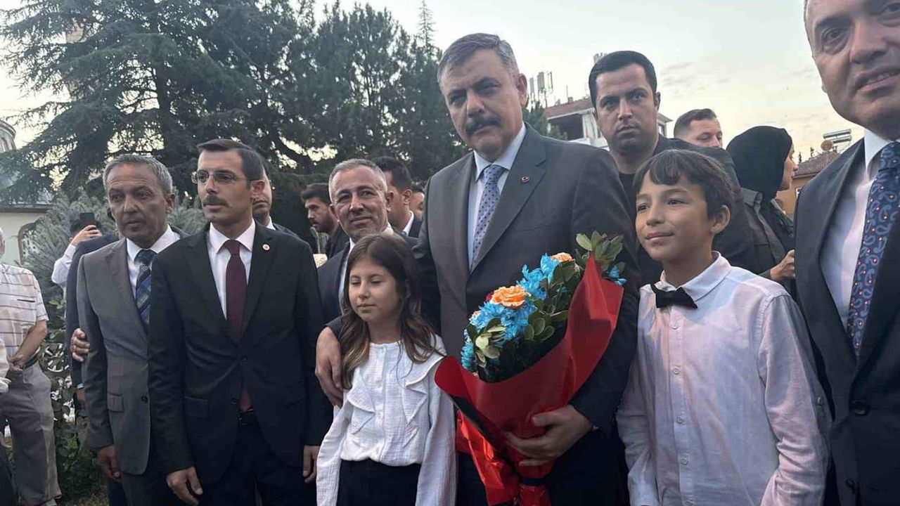 Eski görev yerine dönüş: İçişleri Bakanı Mustafa Çiftçi Yenipazar'da