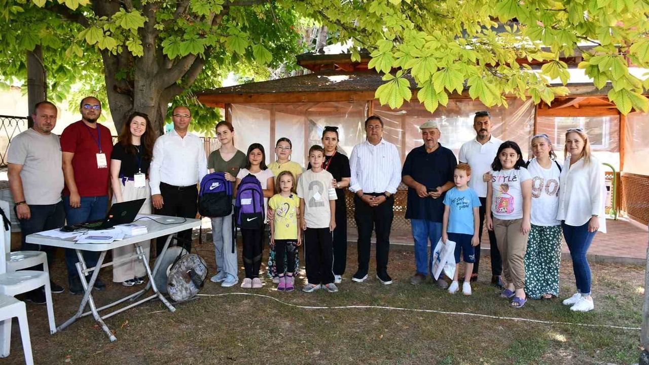 Eskişehir büyükşehirden bin 800'den fazla öğrenciye kırtasiye desteği