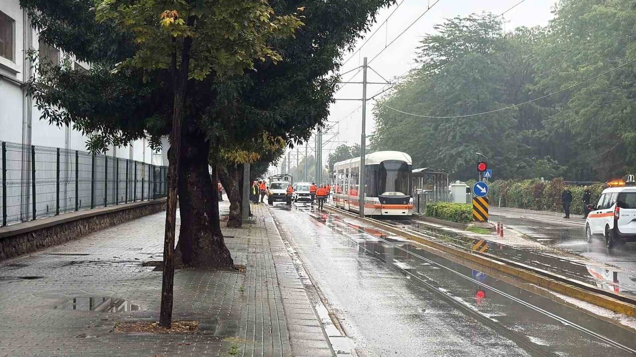 Eskişehir'de enerji beslemesindeki arıza tramvay trafiğini etkiledi