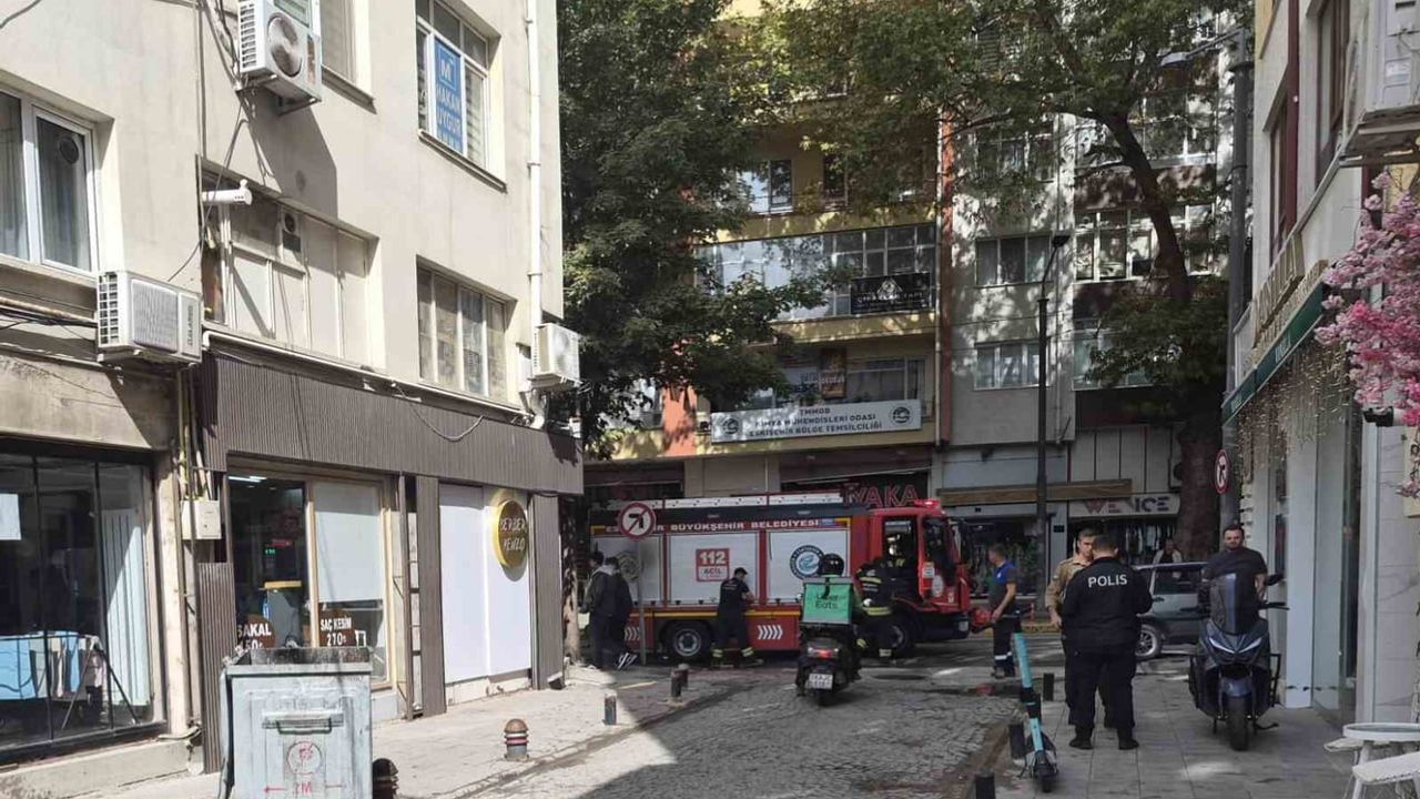 Eskişehir'de fen laboratuvarından atılan kimyasallar aynı konteynerde yeniden yangın çıkardı