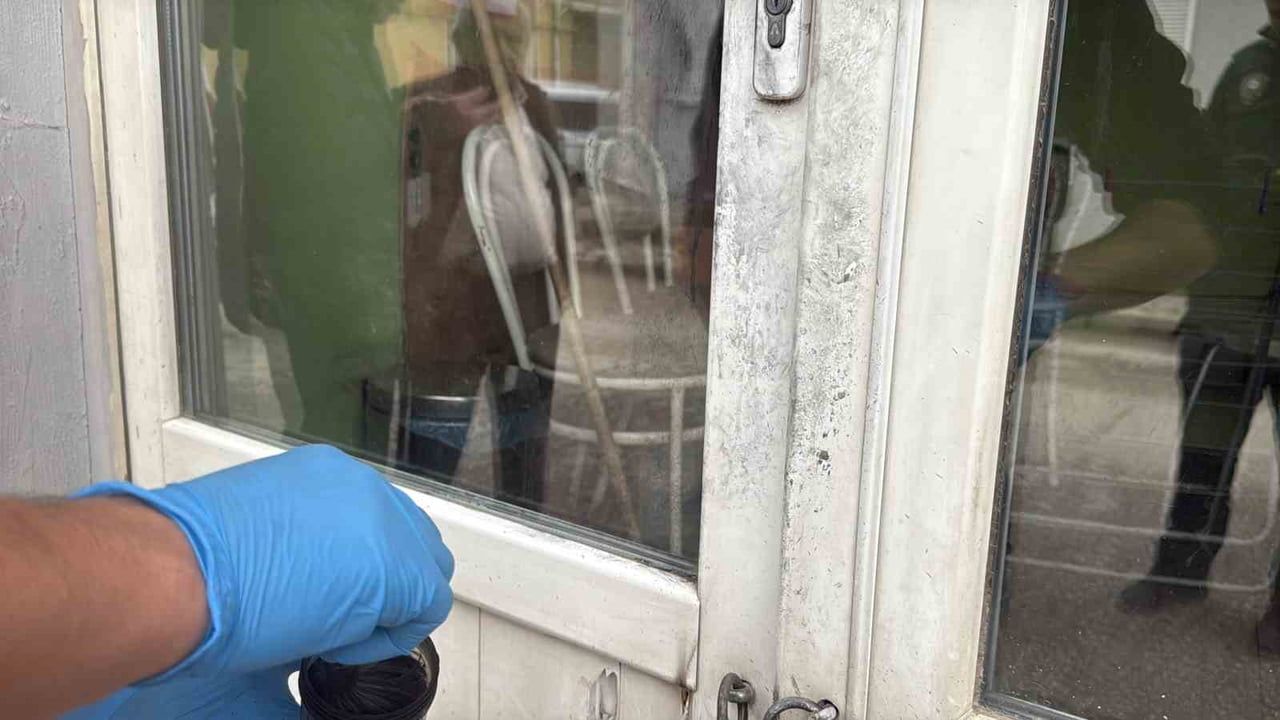 Eskişehir'de gece yarısı berber dükkanında kundaklama teşebbüsü