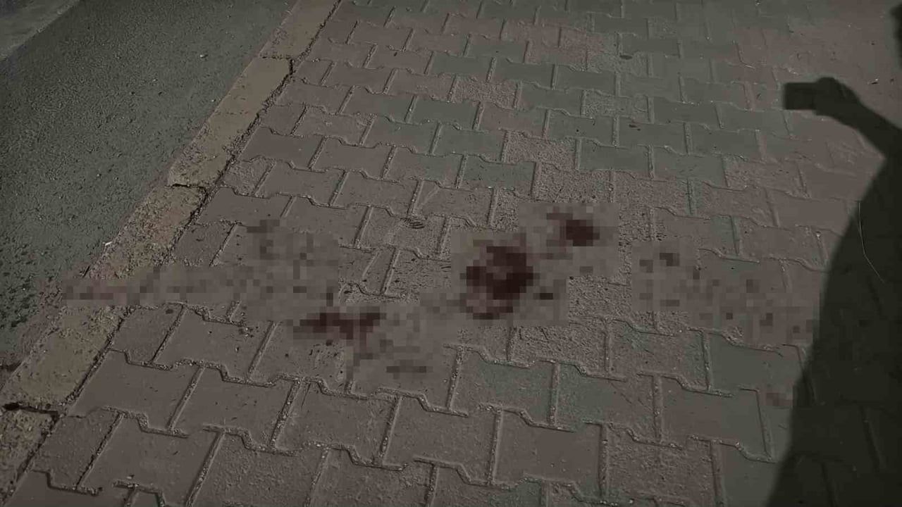 Eskişehir'de kaldırımda çıkan bıçaklı kavgada 17 yaşındaki çocuk ağır yaralandı