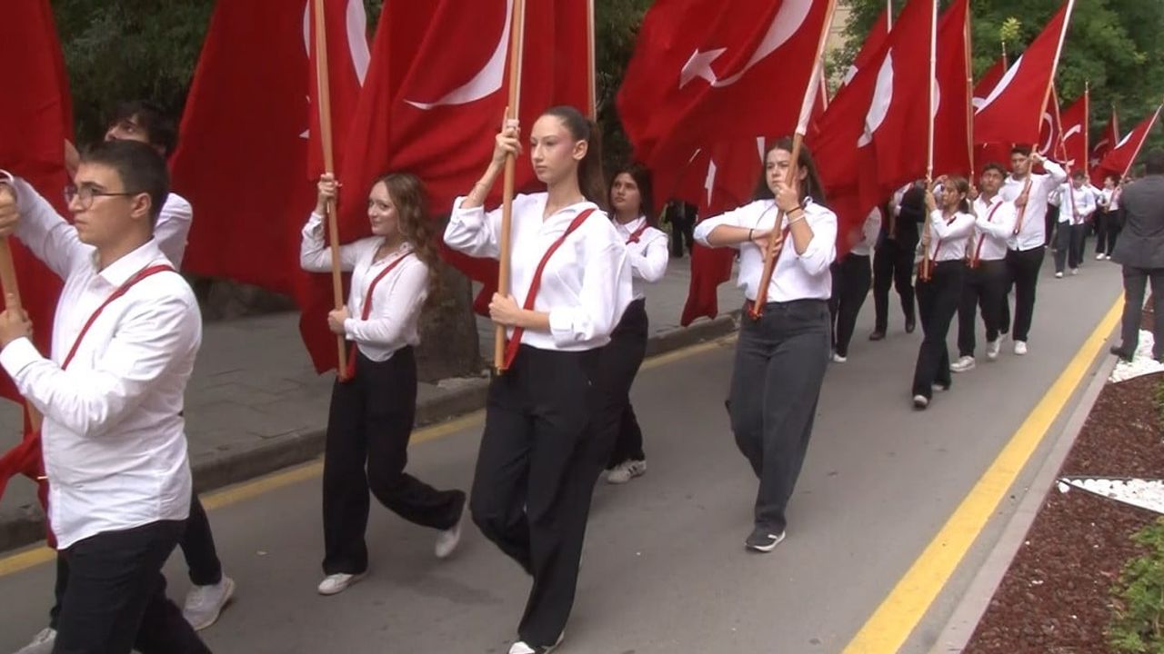 Eskişehir’de kortejle anma: gaziler vişnelik hava şehitliğine yürüdü