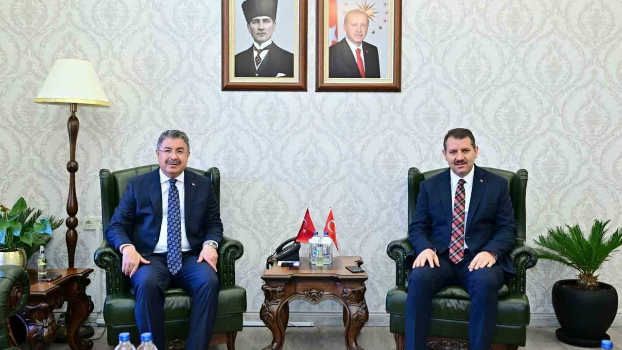 Eskişehir'de protokol ziyareti: bakan yardımcısı Salih Ayhan valiliği ziyaret etti