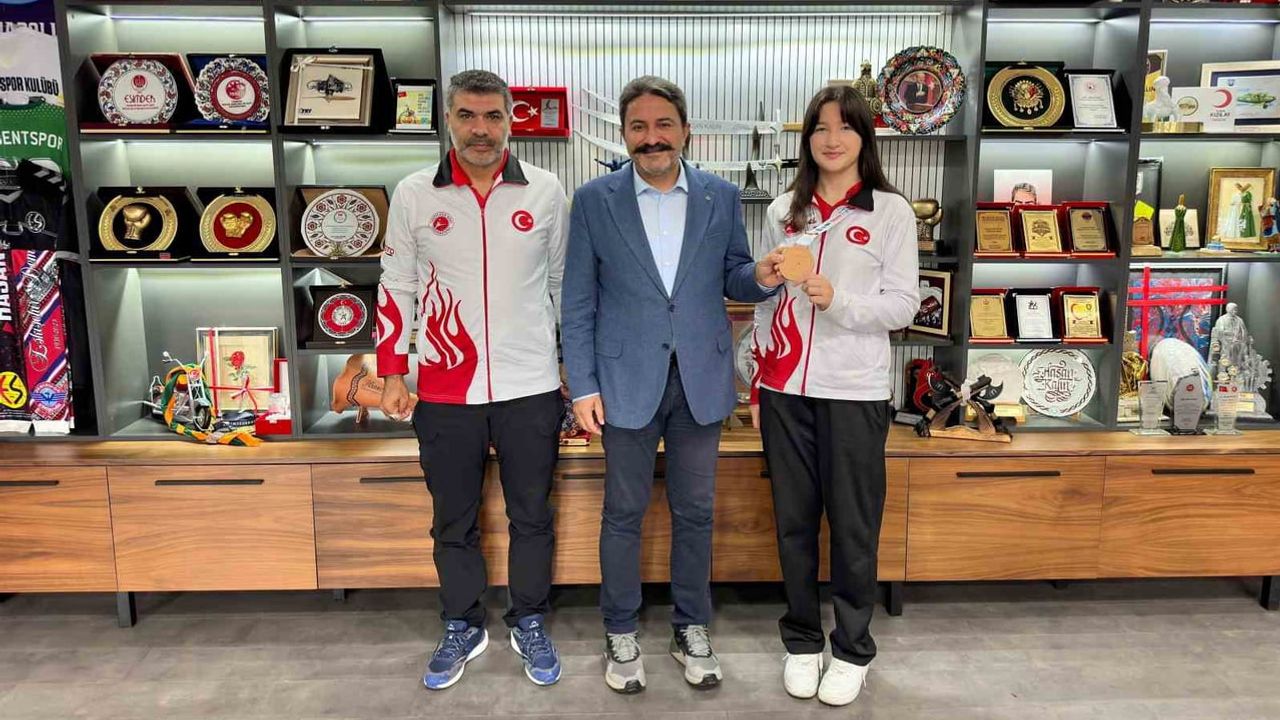 Eskişehir'in gururu Rabia Şafak'tan dünya üçüncülüğü