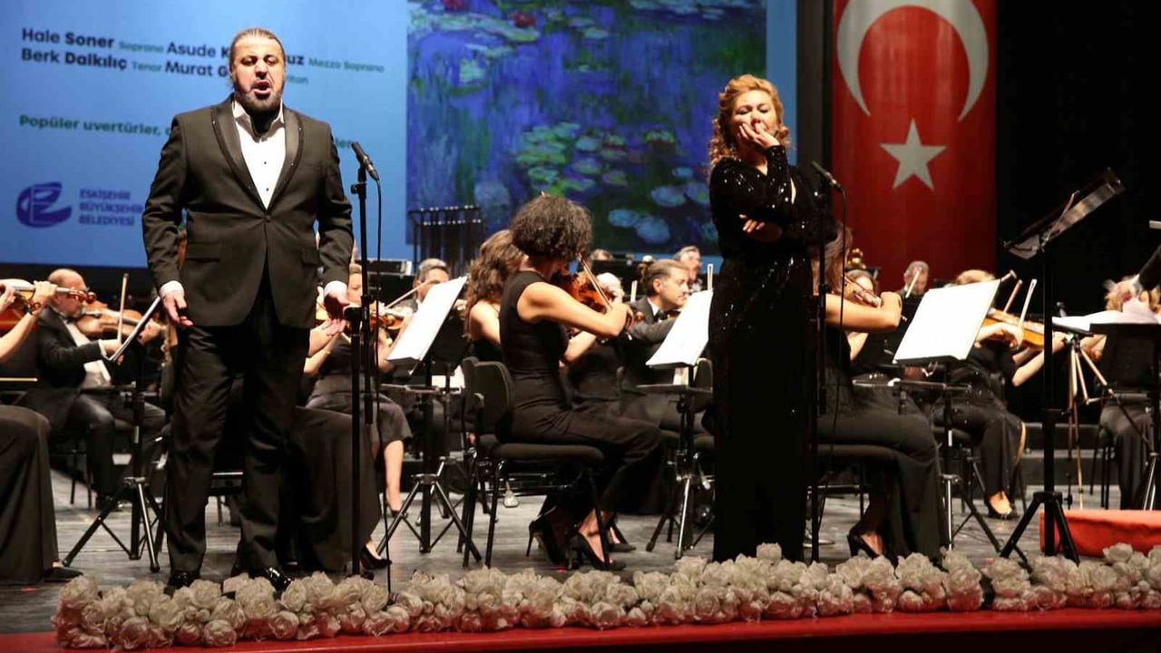 Eskişehir senfoni orkestrası sezonu opera ve operet lezzetleriyle açtı
