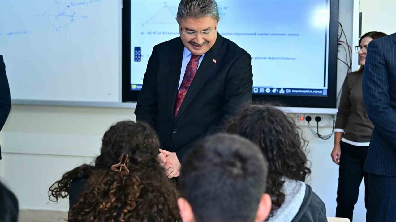 Eskişehir valisi gençlerin gelecek planlarını dinledi