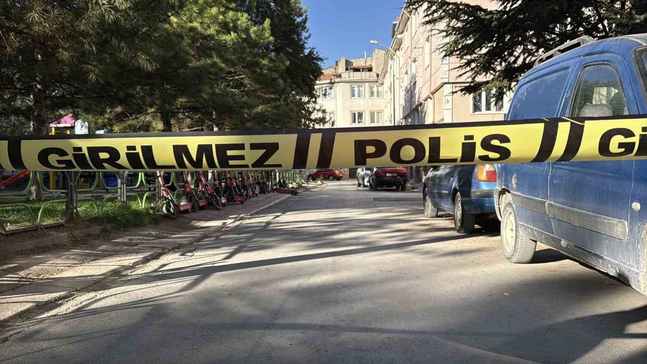Eskişehir Yenibağlar'da 'yan bakma' tartışması bıçaklı kavgaya dönüştü