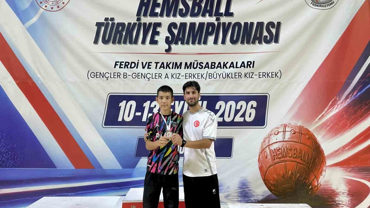 Eskişehirli Miraç Demirel Hemsball'da gençler b kategorisinde Türkiye şampiyonu
