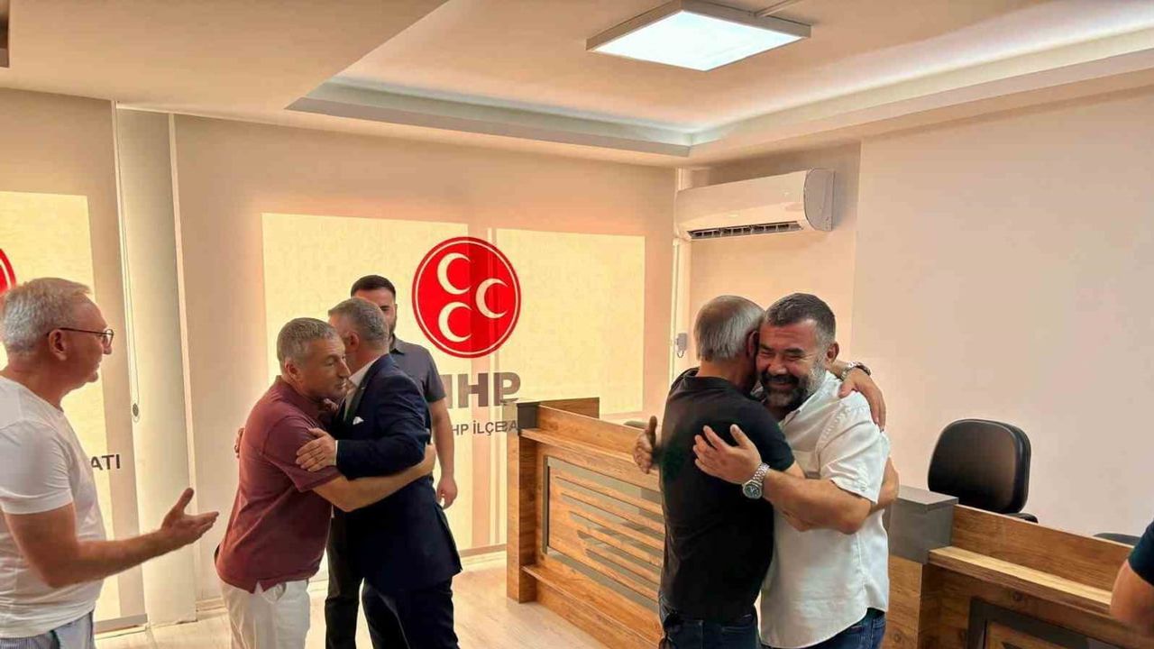 Esnaf heyeti MHP Kuşadası ilçe başkanıyla turizmi ve talepleri görüştü