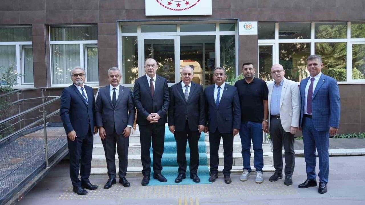 ESO yönetimi il müdürü Yalçın’ı ziyaret ederek çevre ve sanayi uyumunu görüştü