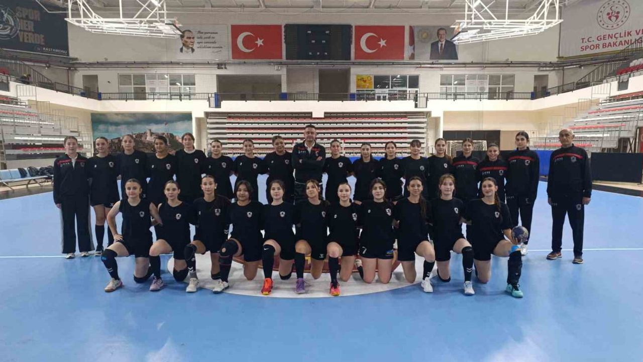 Eti Bakır destekli Kastamonu Dinamik, lise kadrosuyla dünya kupası hedefine hazırlanıyor