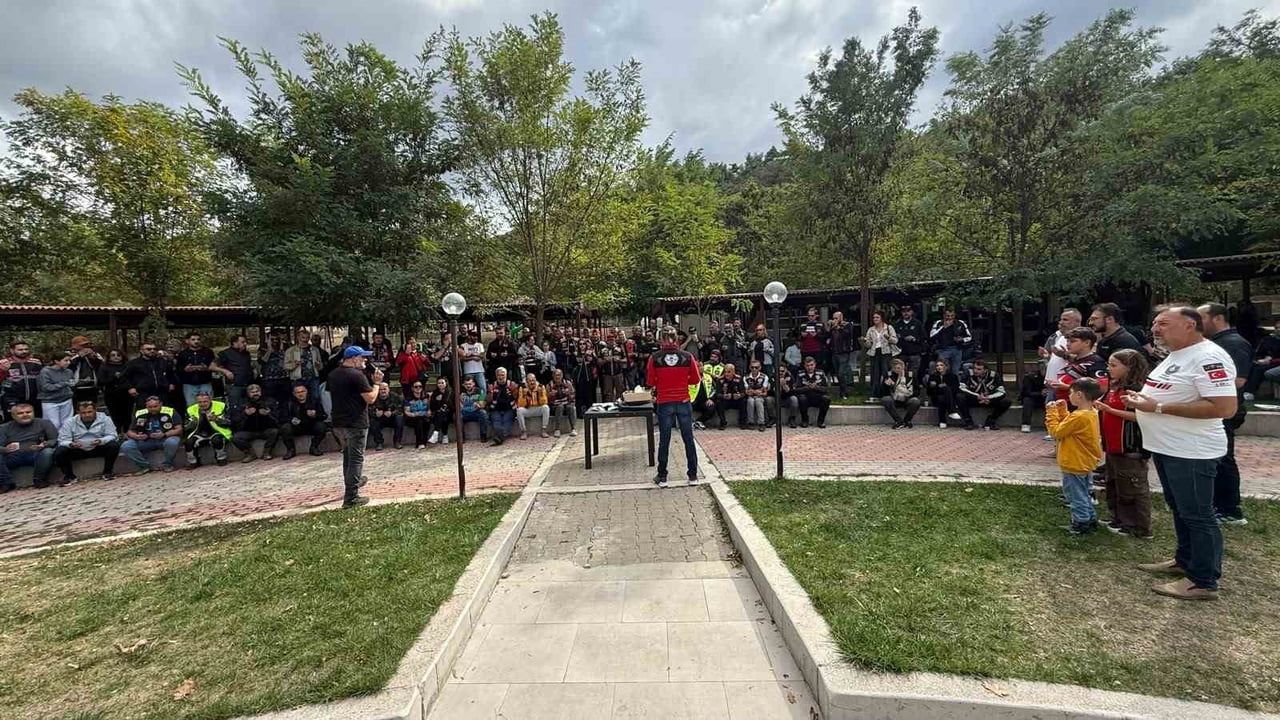 Etili'de 250 motosikletli pilav etkinliğinde buluştu, kask çağrısı yapıldı