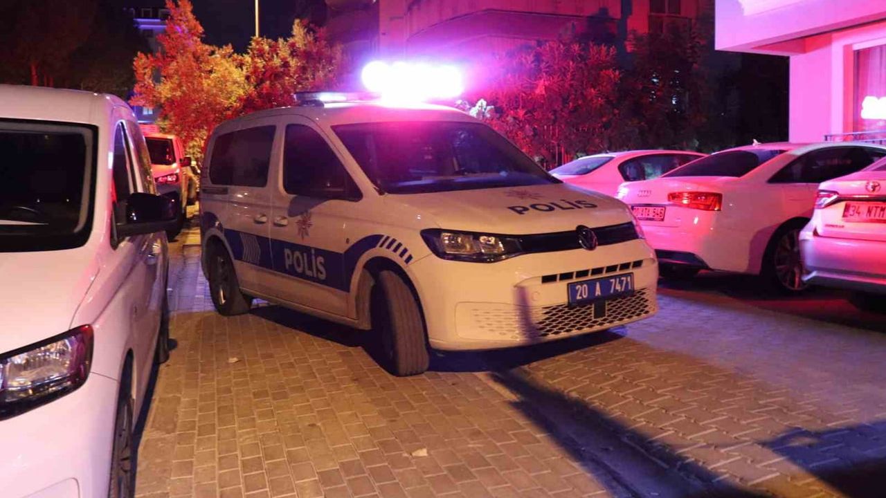 Ev arkadaşları arasındaki tartışma Pamukkale'de bıçaklı kavgaya dönüştü