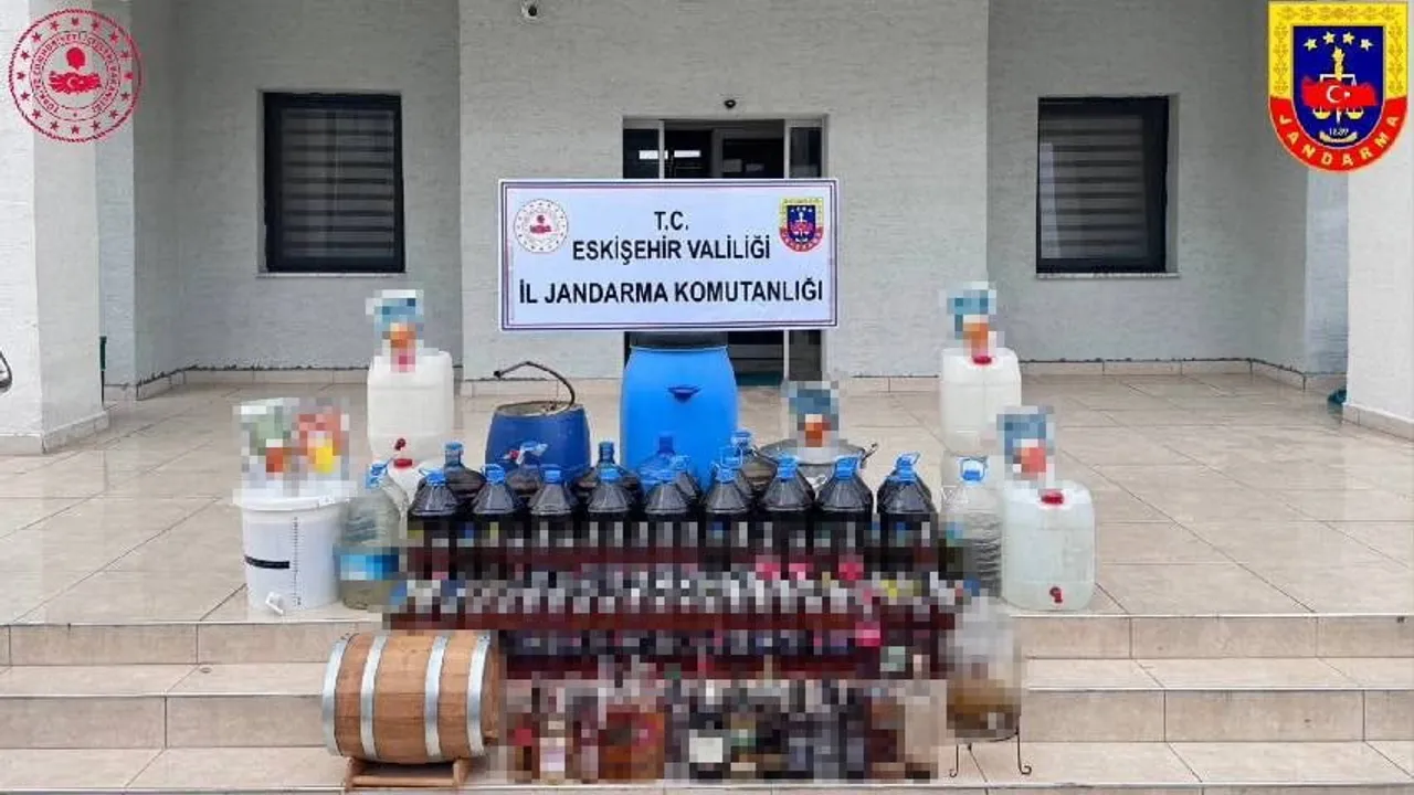 Evde kurulan kaçak damıtma sistemine jandarmadan baskın