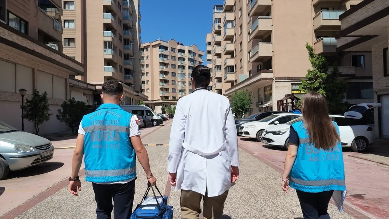 Evde sağlık hizmetleri Bursa'da hastalara aile sıcaklığında bakım sunuyor