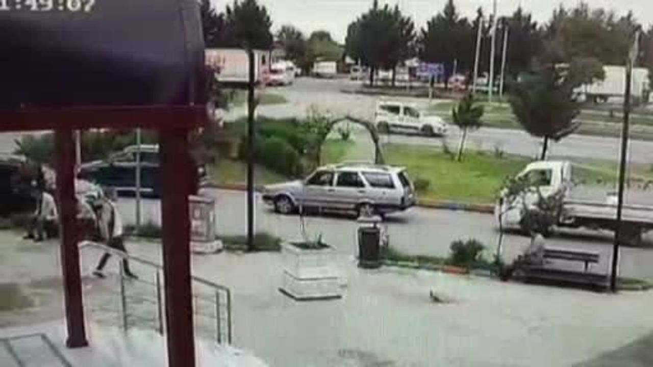 Eynesil girişinde kavşak kazası: otomobiller çarpıştı, 4 yaralı