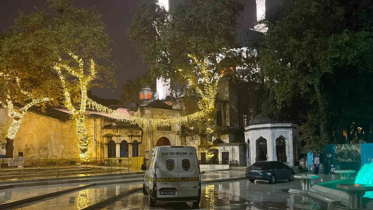 Eyüpsultan Camii'nde vakit namazı sırasında silah sesleri: iki kişi gözaltına alındı