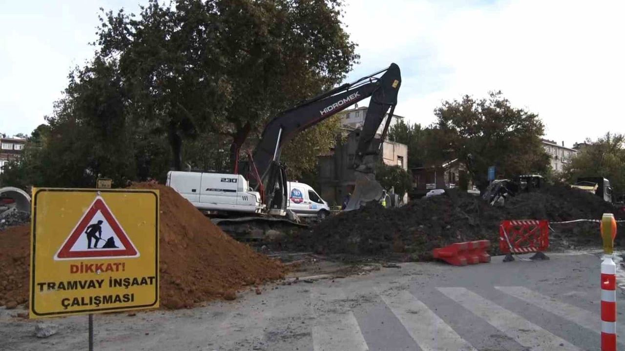 Eyüpsultan'da altyapı çalışması ana doğalgaz hattını deldi, bölge tahliye edildi