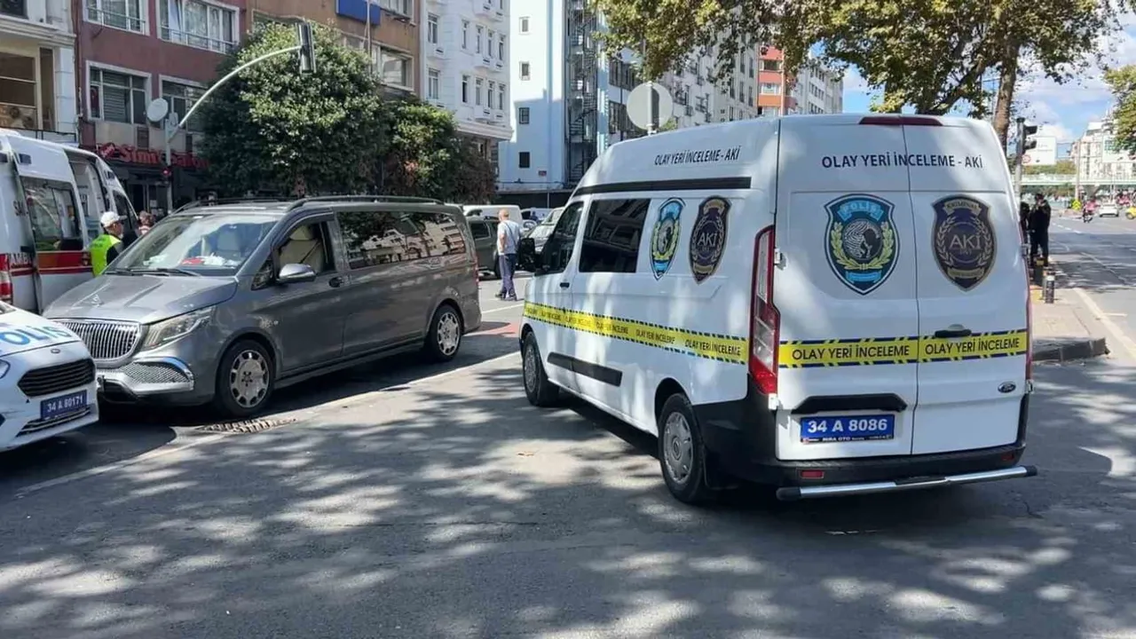 Fatih’te ışık ihlali sonrası zincirleme çarpışma: 20 yaşındaki genç yaşamını yitirdi