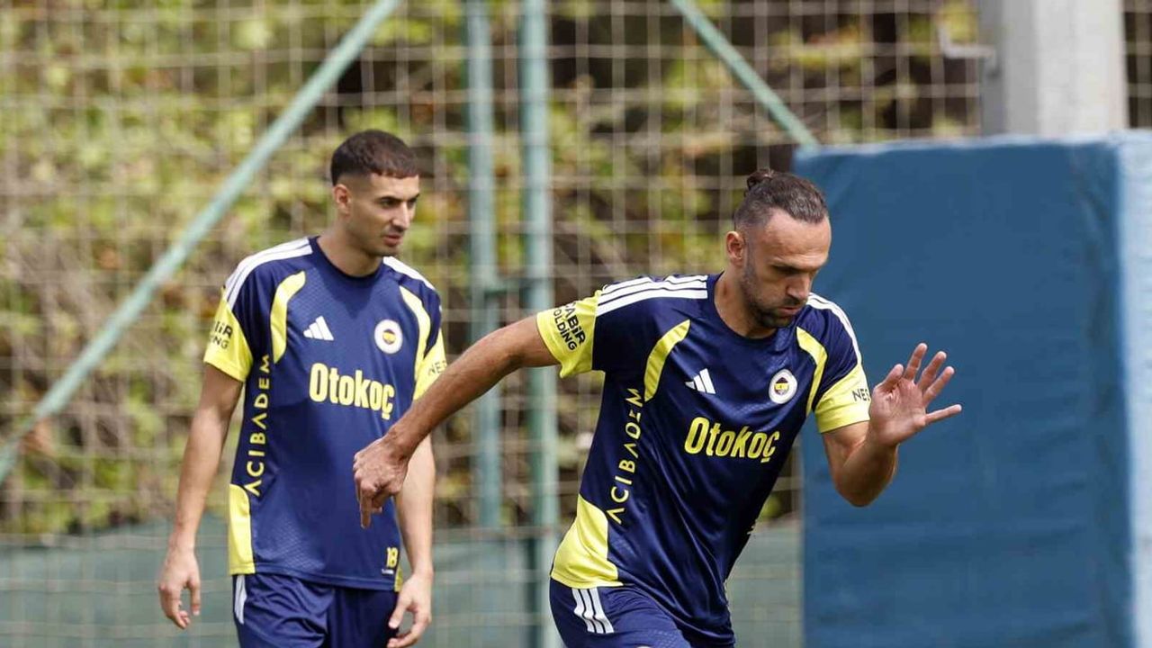 Fenerbahçe Can Bartu Tesisleri'nde son idmanını tamamlayıp Gaziantep'e gidiyor