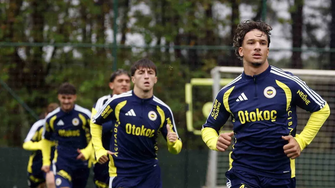 Fenerbahçe çift idmanla hazırlık temposunu yükseltti