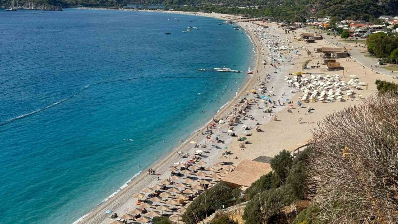 Fethiye'de yaz henüz vedalaşmadı: sahillerde hareketlilik sürüyor