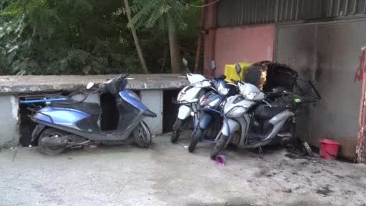 Fikirtepe'de tartışmanın ardından motosikletlerin kundaklandığı iddia edildi
