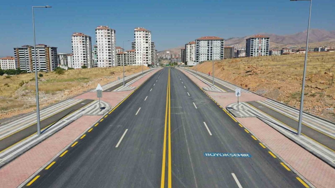 Filistin Caddesi 30 metreye çıkarılarak modern ulaşım aksı haline geldi