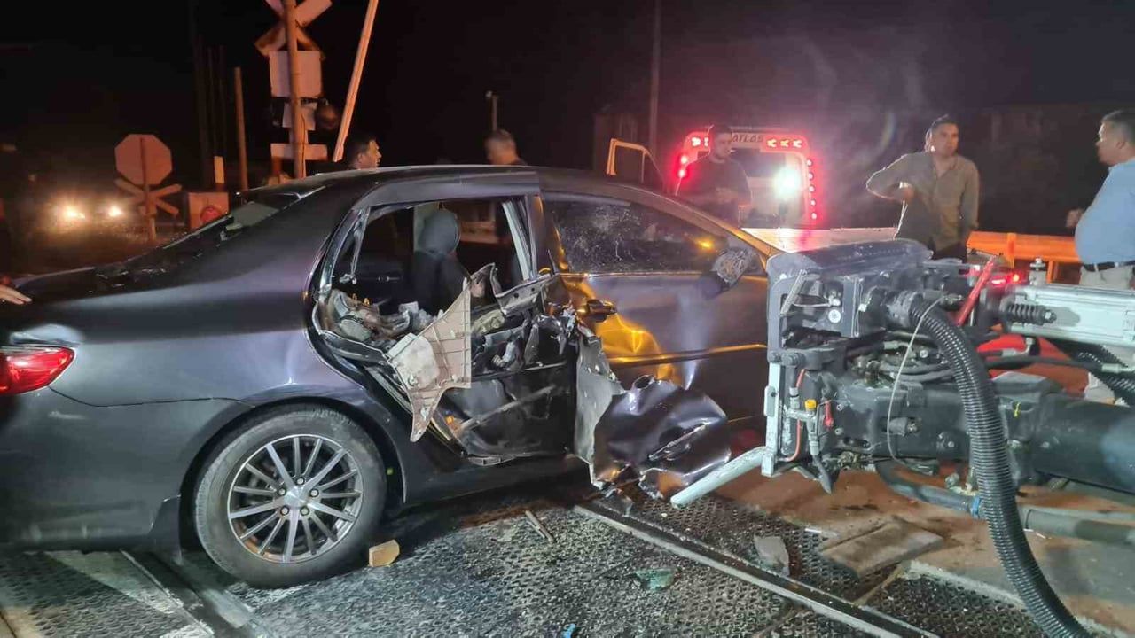 Filyos'ta hemzemin geçitte kaza: otomobildeki 5 kişi yaralandı