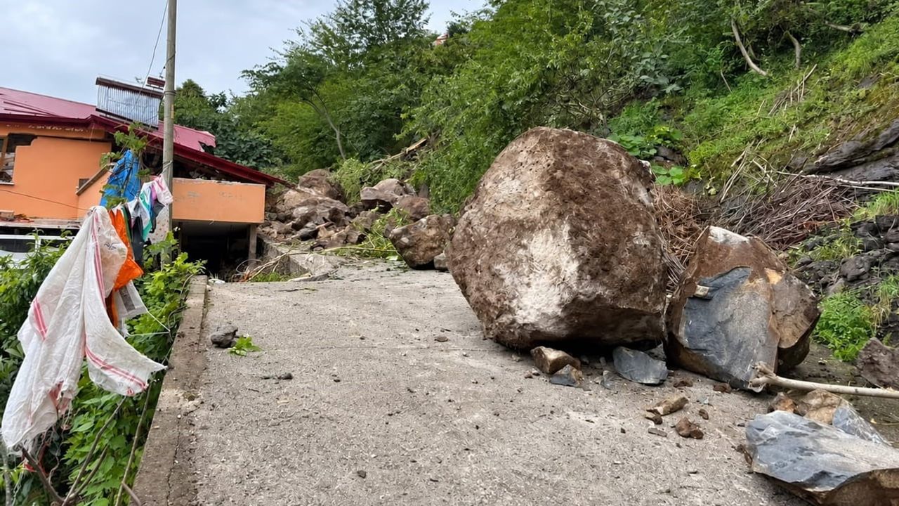 Fındık yevmiyesindeyken aile heyelandan son anda kurtuldu
