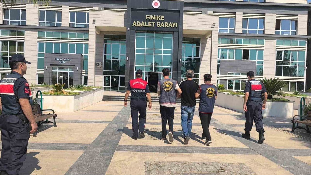 Finike'de JASAT takibiyle 25 yıl 9 ay hapis cezası bulunan hükümlü yakalandı