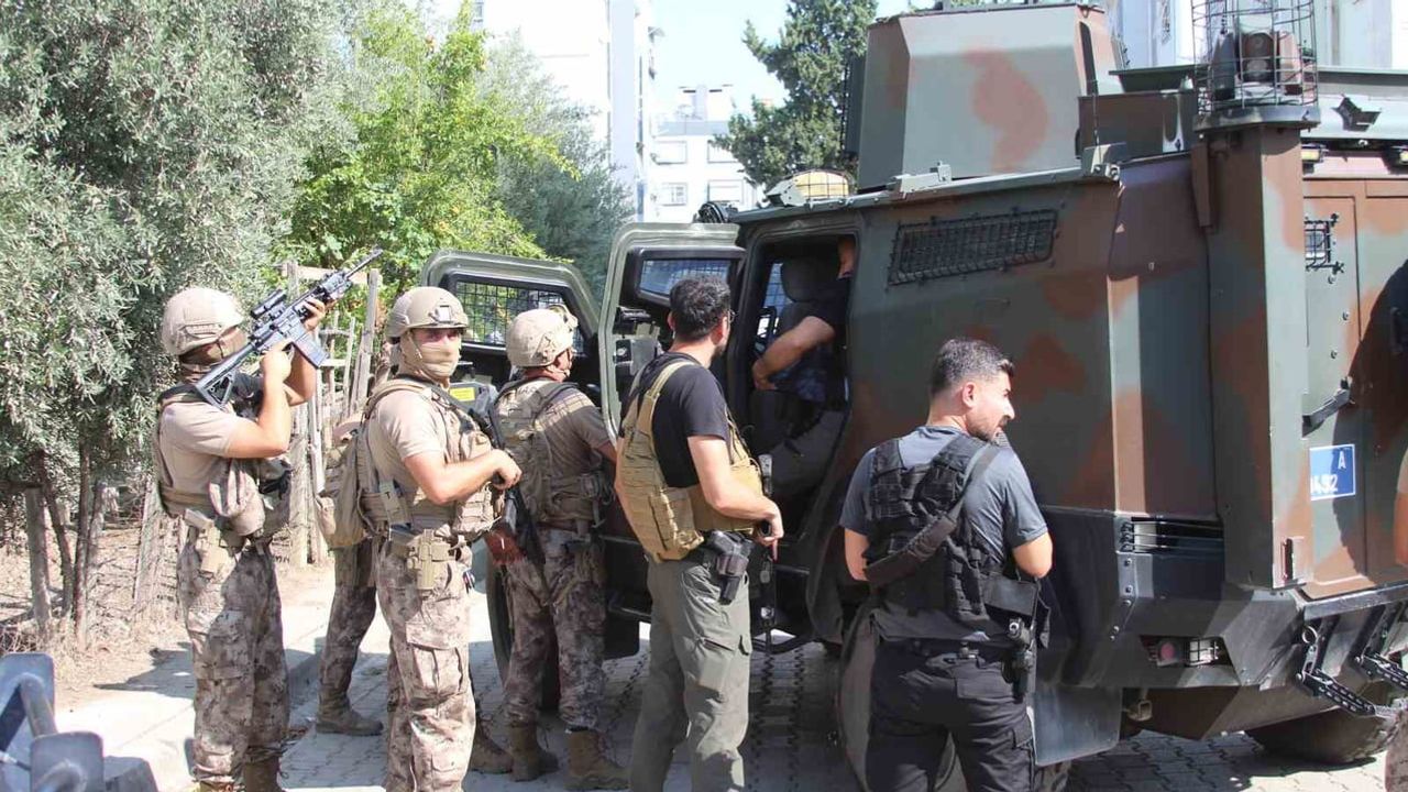 Firari polise teslim olmamak için ateş açtı ve el bombasının pimini çekti