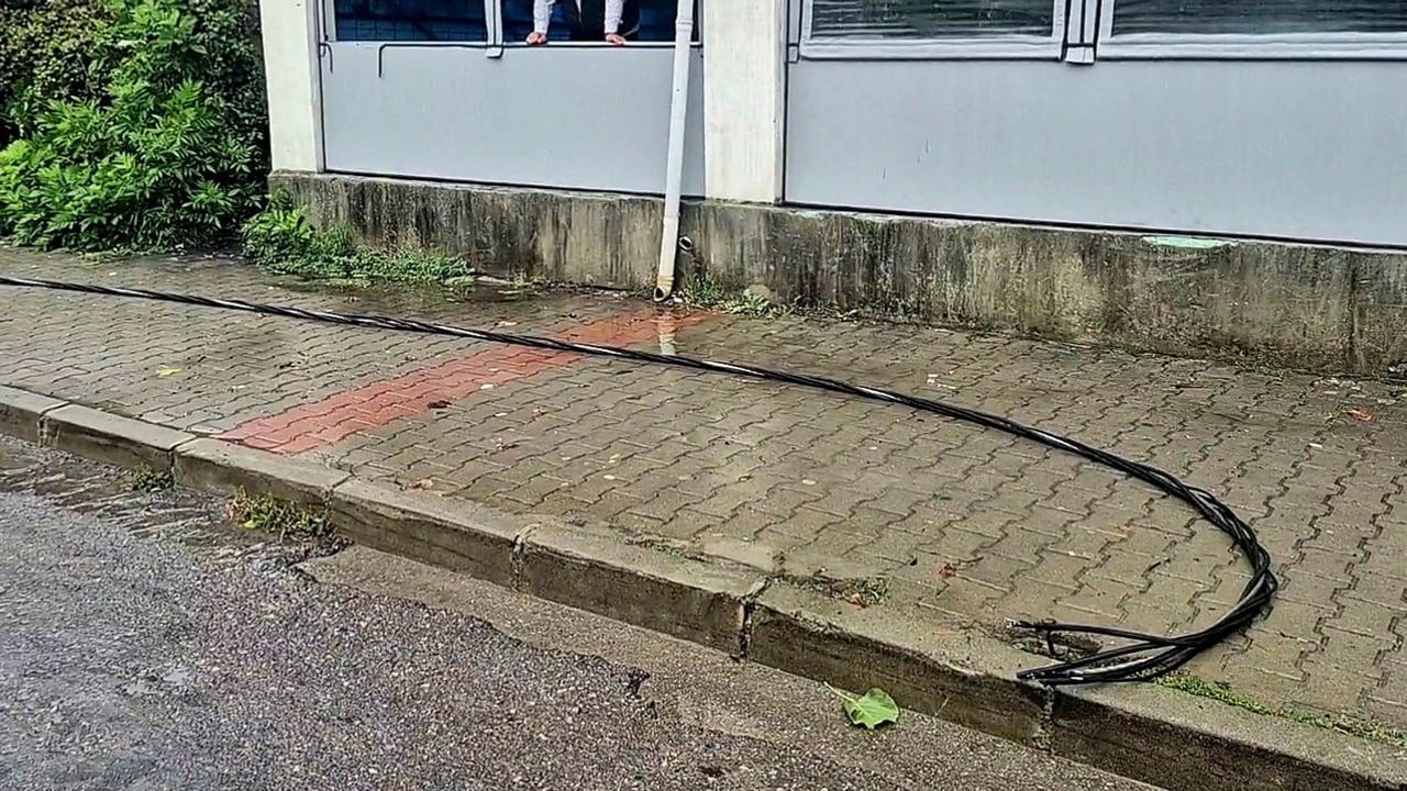 Fırtına Bartın'da enerji hatlarını alevlendirdi, ekipler seferber oldu