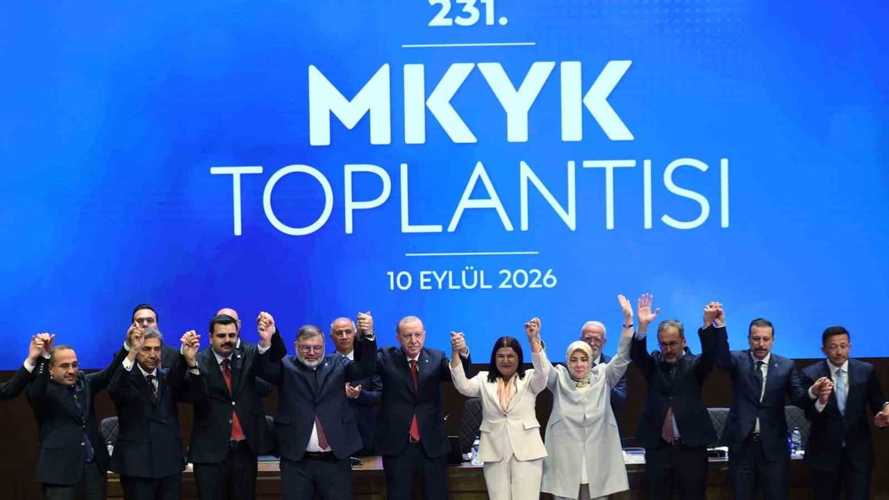 Foça'da yol ayrımı: belediye başkanı Saniye Bora Fıçı AK Parti'ye geçti