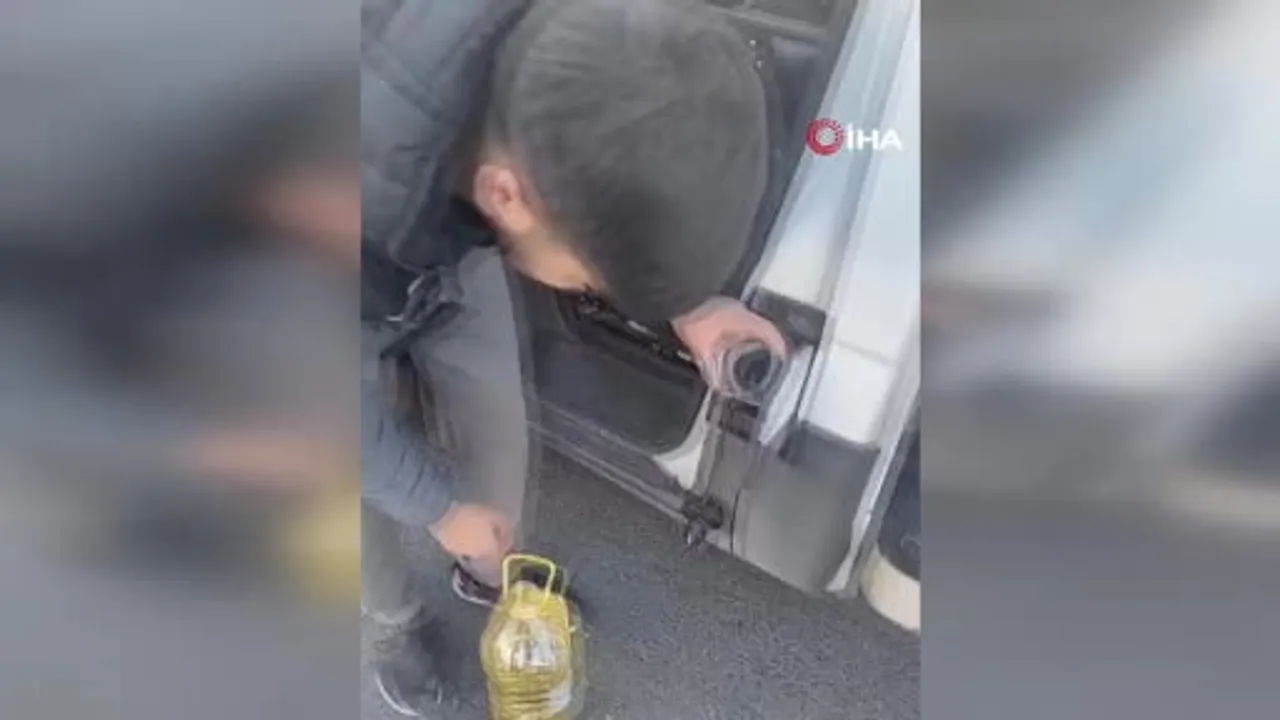 Fransa'nın akaryakıt krizinde sürücüler depoya yemeklik yağ koyuyor