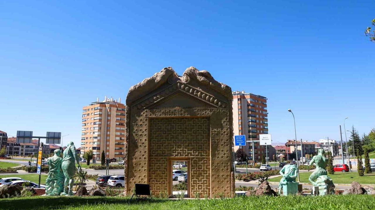 Frigya'nın efsaneleri Eskişehir'e taşındı: Babalar Parkı açık hava müzesi oldu