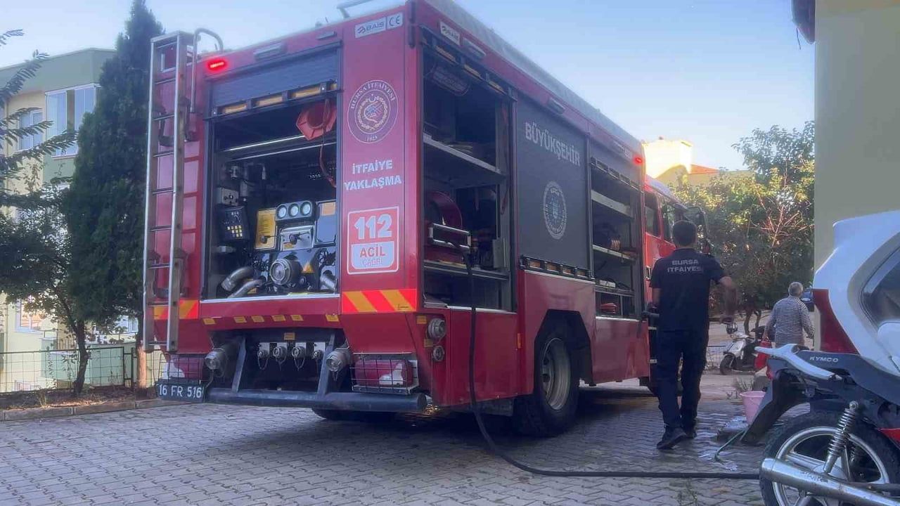 Garajdaki odun yangını sakin müdahalesiyle kontrol altına alındı