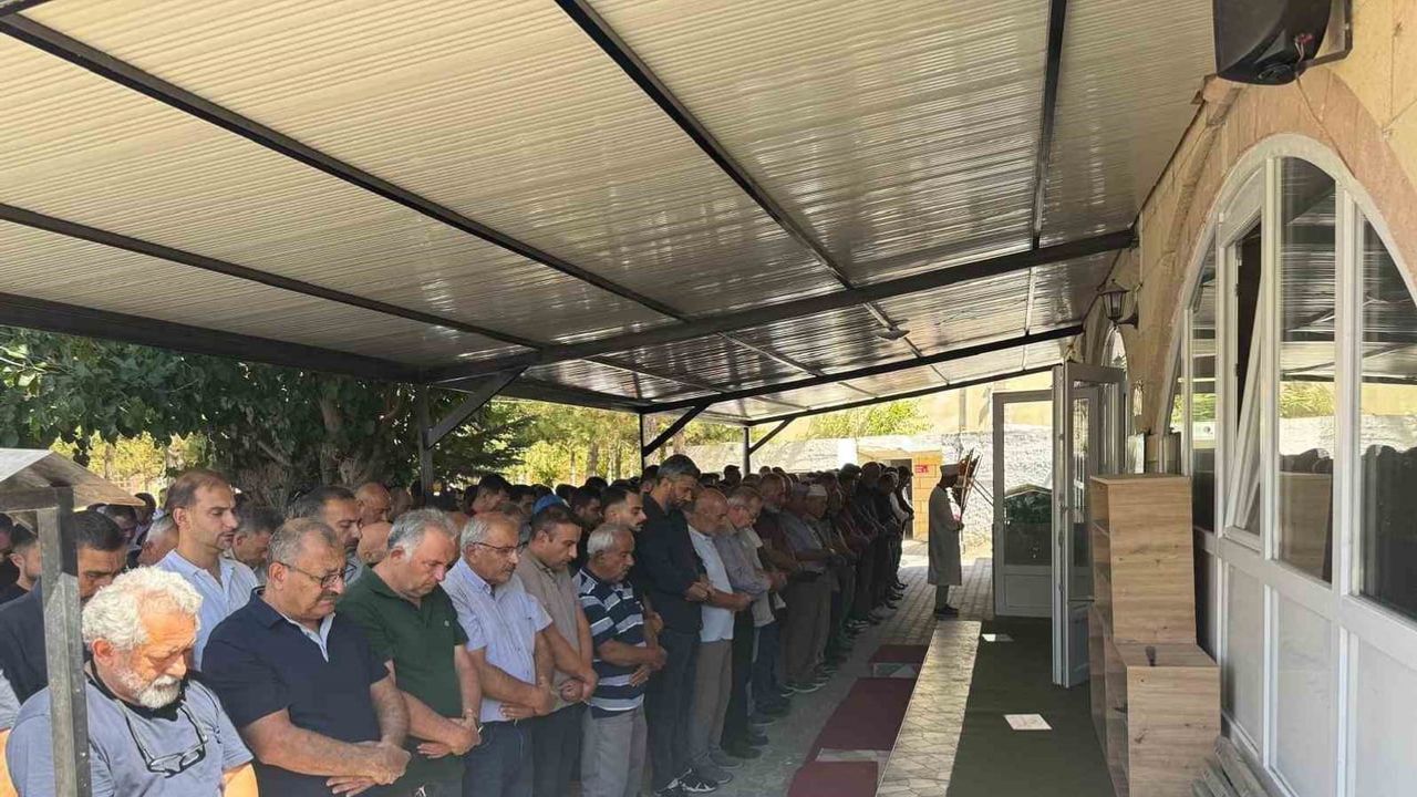 Gazeteci İlter Sağırsoy aile acısını yaşadı: kayın baba Nevzat Ulucan toprağa verildi