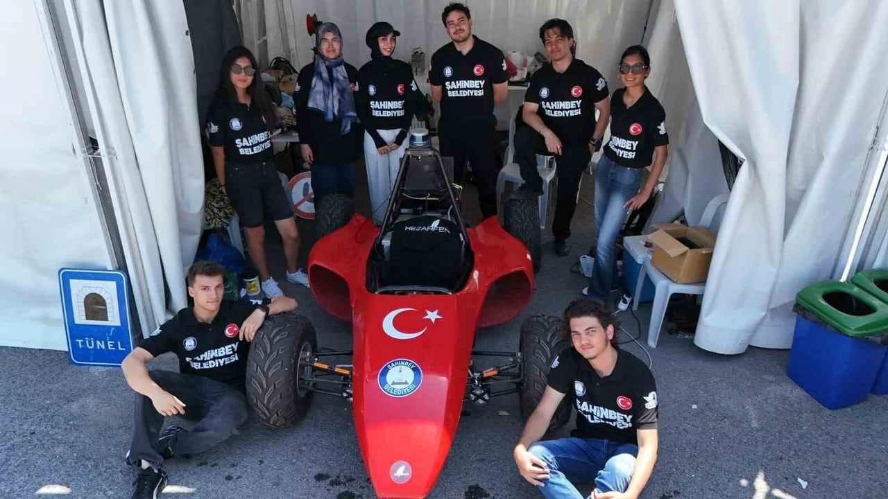Gaziantep'in genç mühendislerinden Hezarfen, TEKNOFEST'te üçüncü oldu