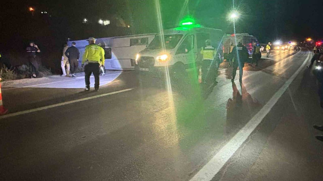 Gaziantep-Nurdağı kara yolunda kafa kafaya çarpışma: yedi kişi yaşamını yitirdi