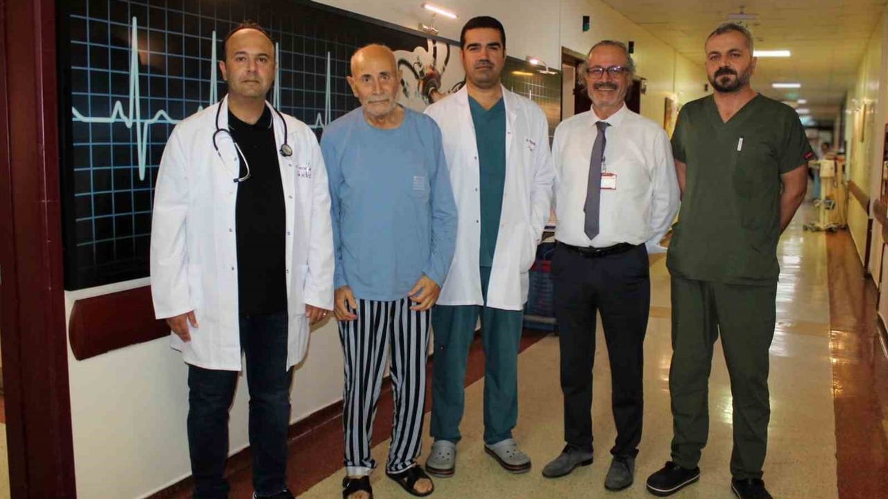 Gaziantep'te 83 yaşındaki hastanın aort genişlemesi ameliyatla onarıldı