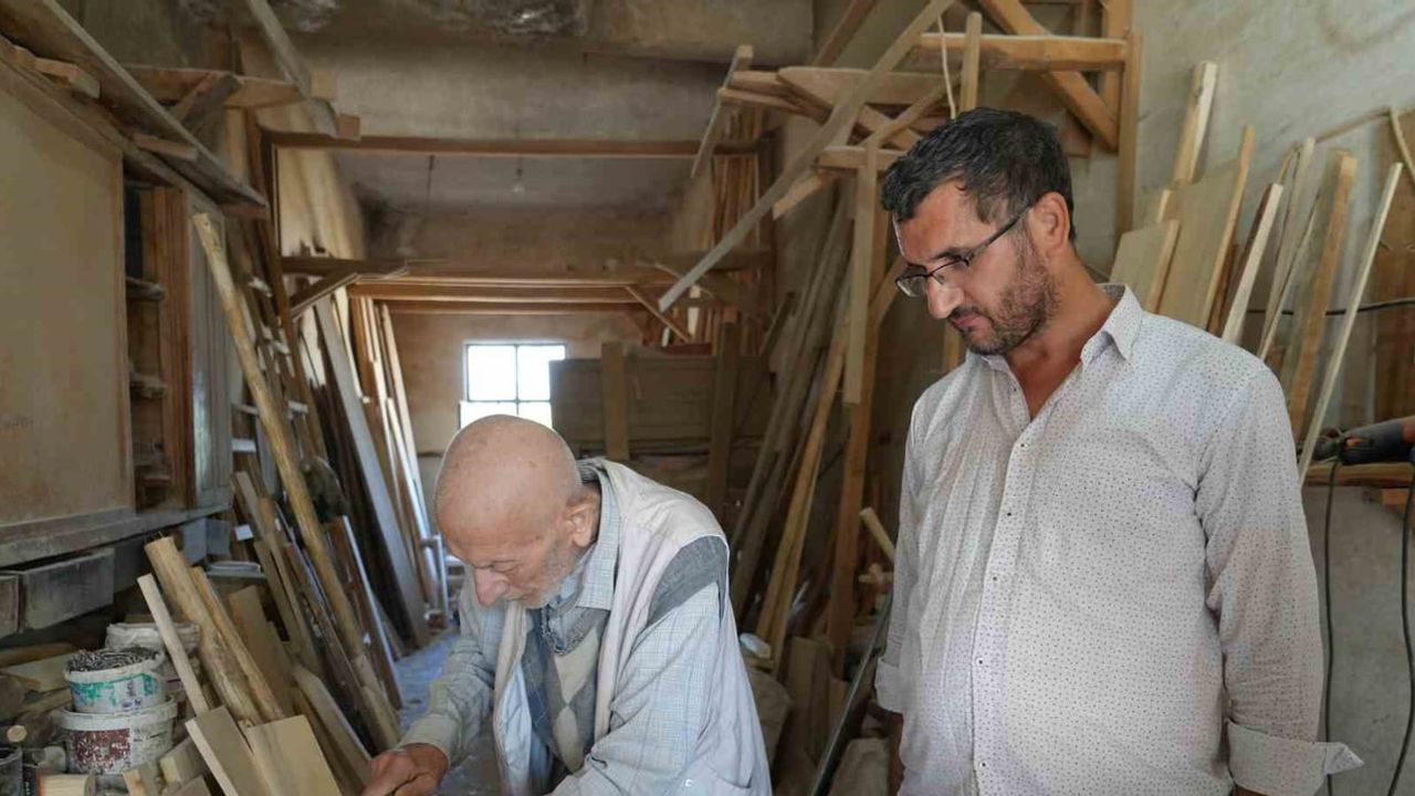 Gaziantep'te 90 yaşındaki marangoz ahşapla unutulmayı reddediyor