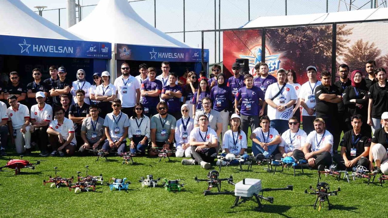Gaziantep'te başlayan TEKNOFEST sürü İHA finalinde 19 takım yarışıyor