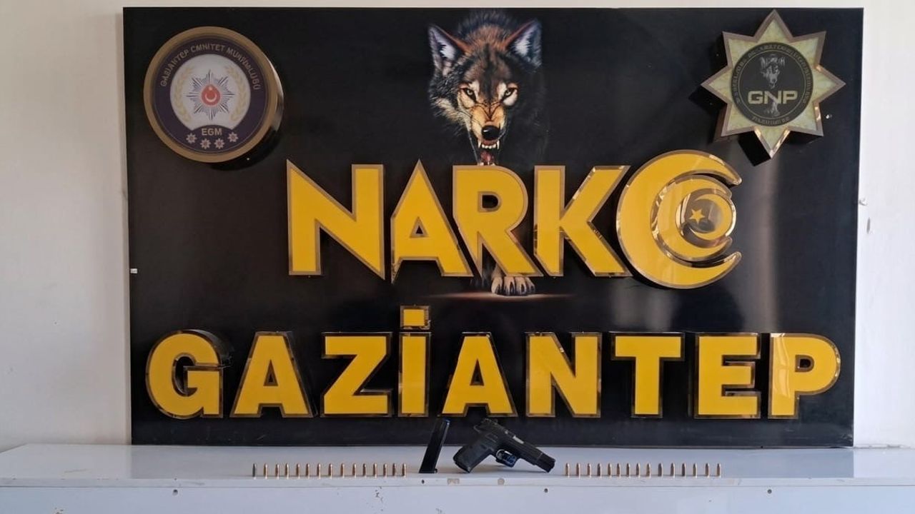 Gaziantep'te hassas burunlu köpeğin aramasında 3 kilo metamfetamin ele geçirildi