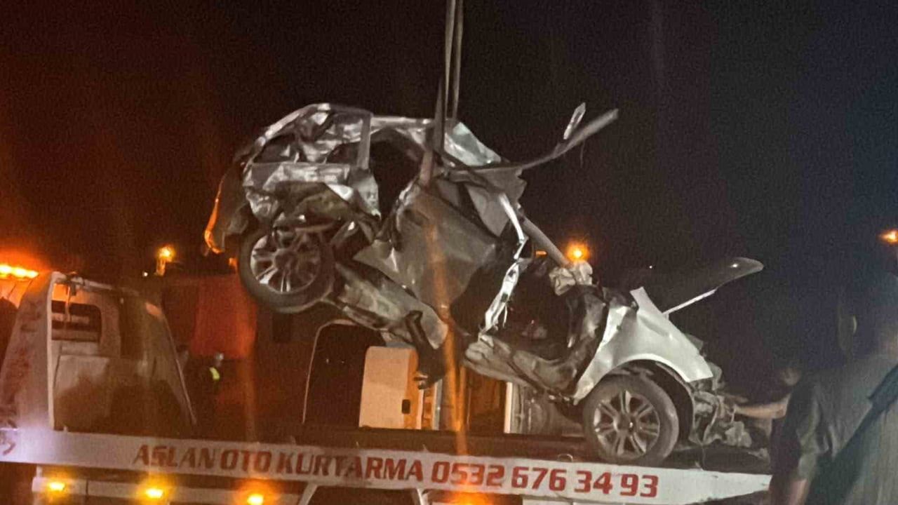 Gaziantep'te kafa kafaya çarpışma: 7 kişi yaşamını yitirdi, yol açıldı